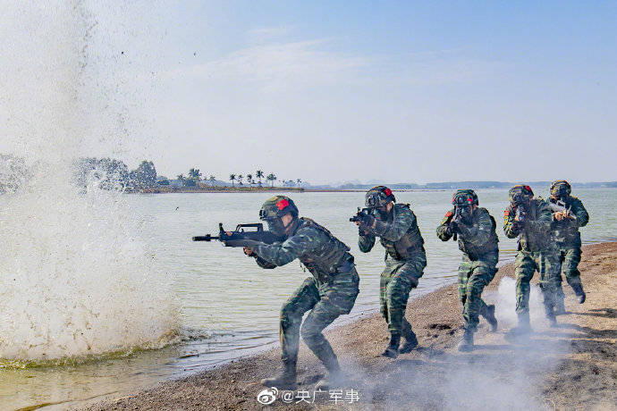 利刃出击！武警特战队员极限训练热血来袭