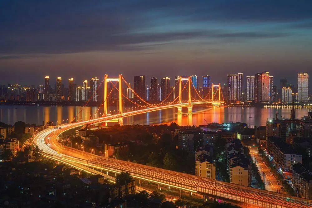 武汉夜景 图片来源:摄图网