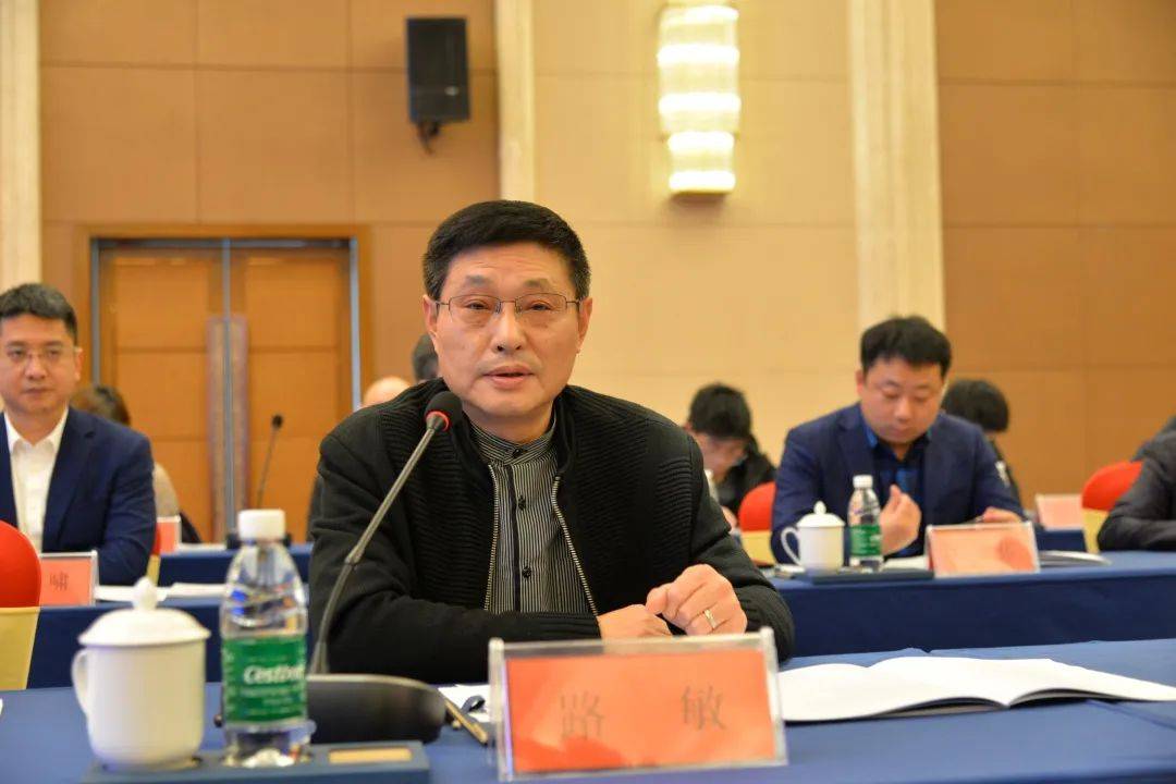 程驰发言执行会长刘华锋发言执行会长张学旺发言部分会员企业家代表