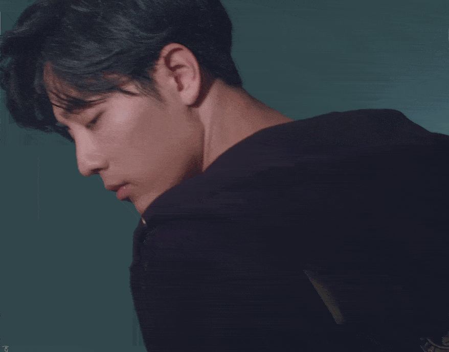 肖战回眸杀合集请接收 哪一个让你瞬间怦然心动?