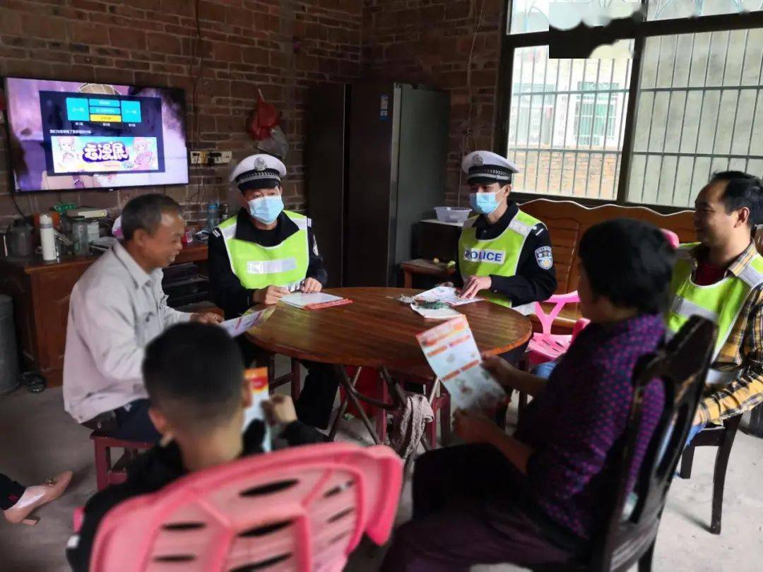 高州交警来到石鼓这些乡村什么回事呢