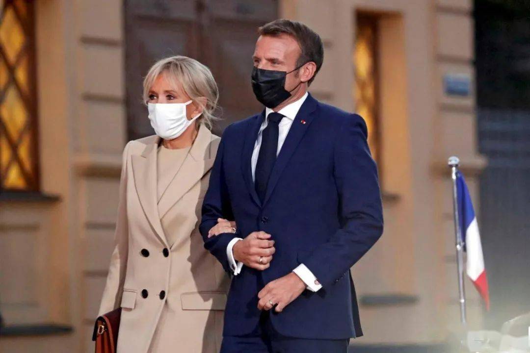 42岁法国总统感染新冠变憔悴大叔,67岁夫人紧急隔离!马克龙说 .