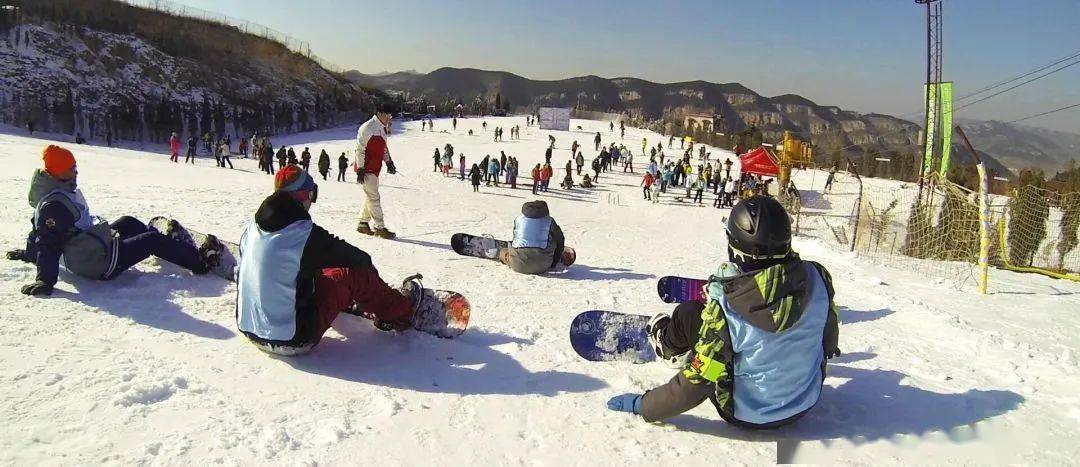 济南·九顶塔滑雪场 又似水剪琼瑶 银装素裹 这里有"雪之舞"滑雪场,"