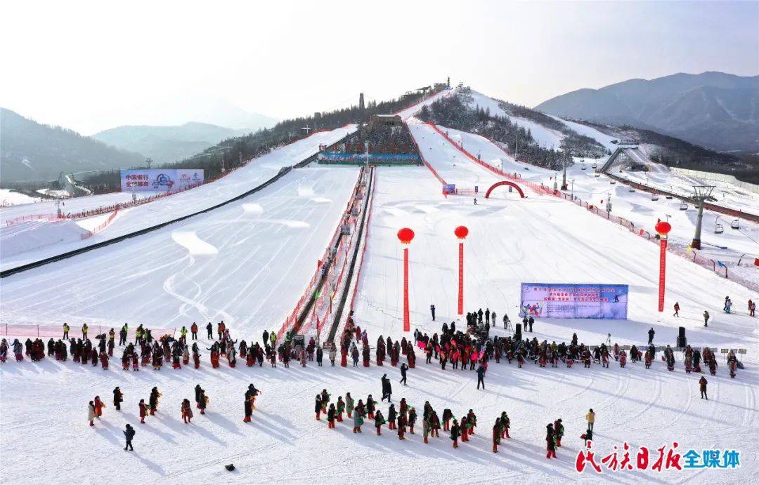 12月19-20日  来自全省的滑雪爱好者齐聚  和政县松鸣岩国际滑雪场