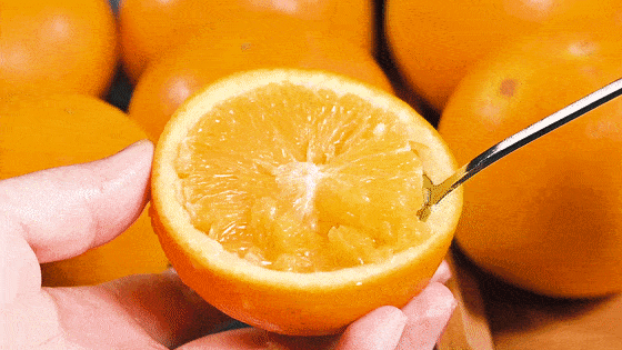 展开剩余88%麻阳冰糖橙几乎摒弃了橙子传统的酸,鲜嫩的甜味如冰糖一般