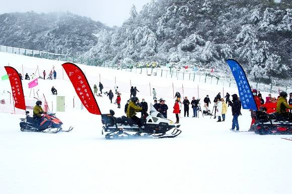 达州宣汉“罗盘云顶冰雪节”开幕