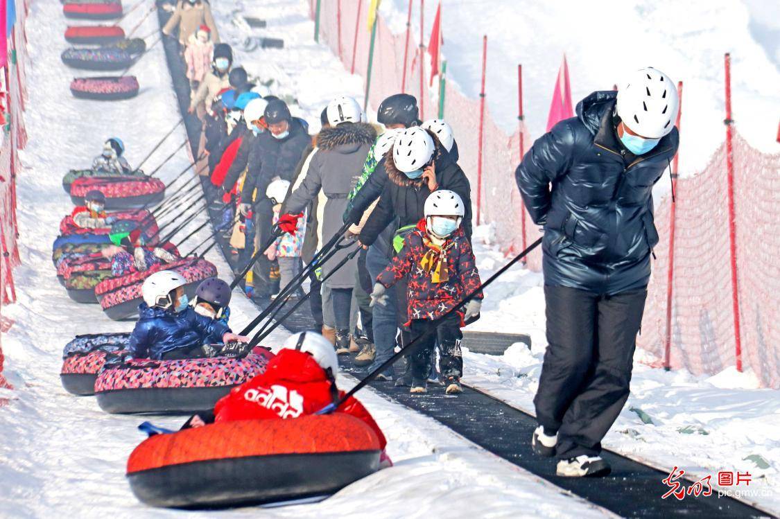 冰雪旅游热冬日