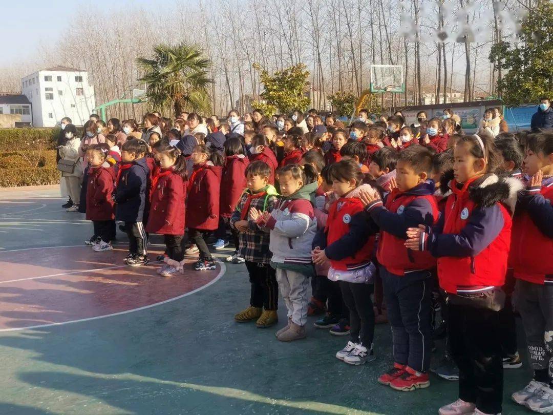 12月19日下午,沐浴着冬日暖阳,韩桥小学的留守儿童迎来了淮阴区女企业