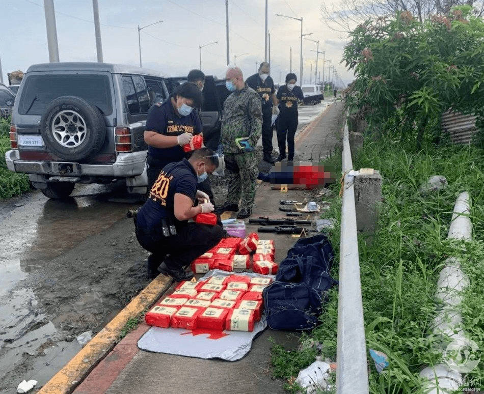 莫伦特警告说:"这些小聪明是行不通的,因为我们的入境事务官员已经