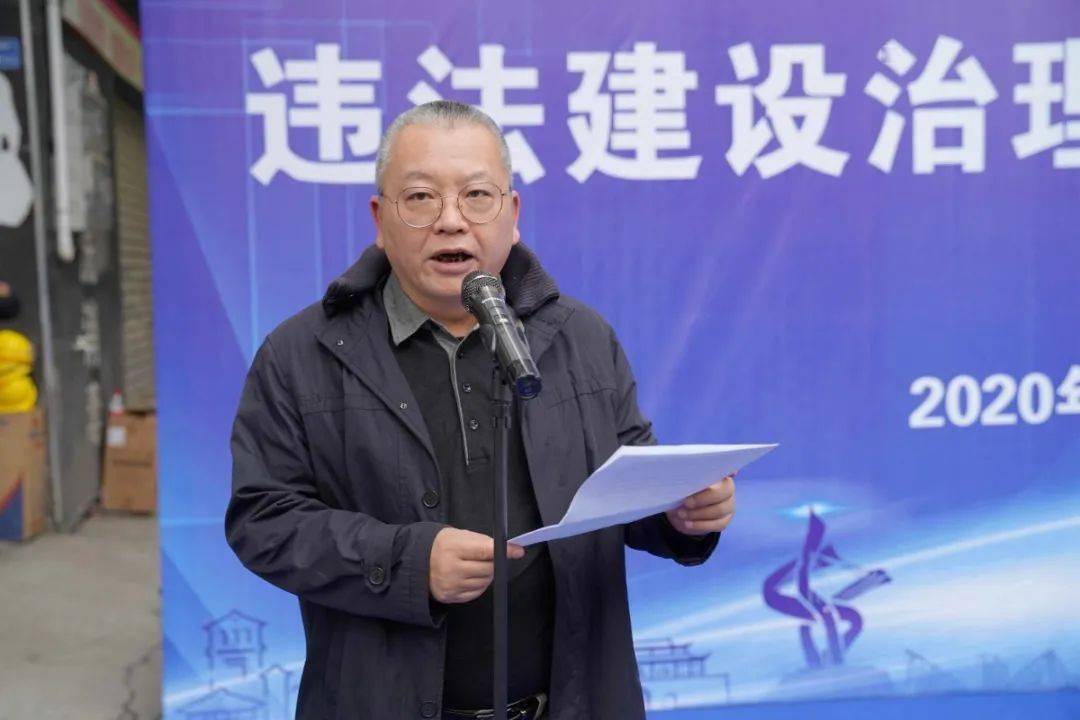 刘学聪讲话镇委副书记,镇长叶可阳主持会议,镇委副书记傅坚军等领导