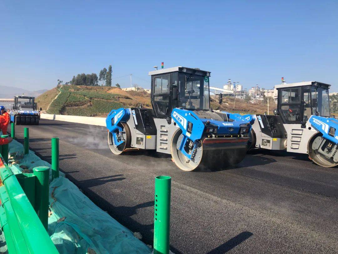 矿用柴油轨道机车_矿用柴油轨道机车_矿用轨道规格型号尺寸