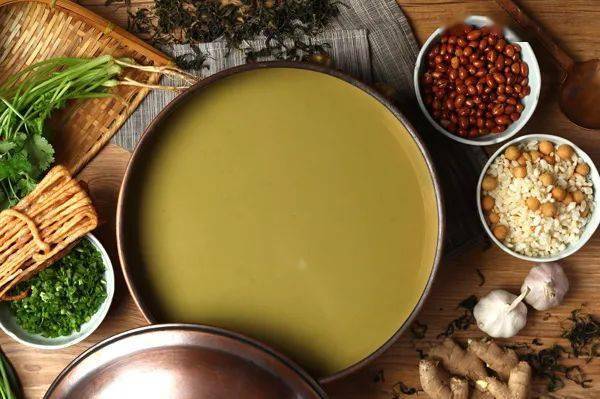 据史料记载,"恭城油茶"始于唐代,距今已有1000多年的历史.