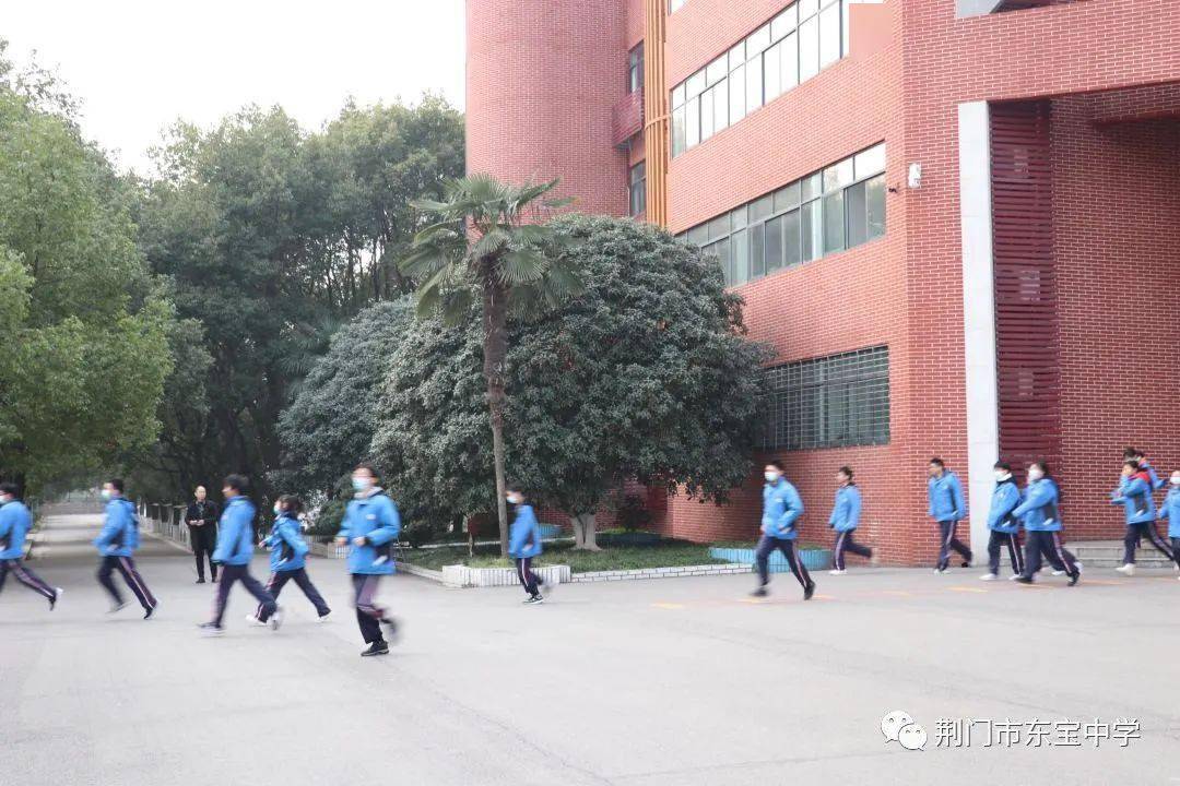 居安思危 未雨绸缪 ——荆门市东宝中学举行安全应急疏散演练