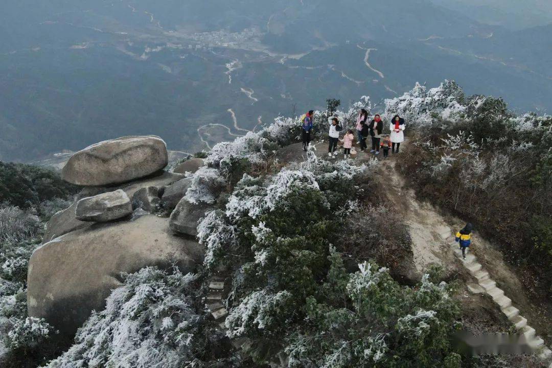 又一个好美的游玩地南康坪市莲花山的登山石阶梯修好了可直达山顶