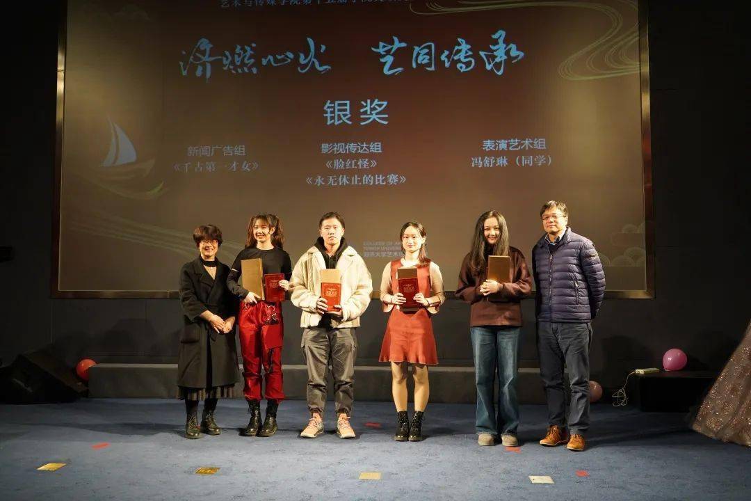 林蓓蓝(同学)表演艺术组《妈妈的战争《山羊胡子》影视传达组《不见