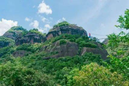 越王山位于河源市紫金县 古竹镇的东江河畔,方圆两平方公里 越王山属