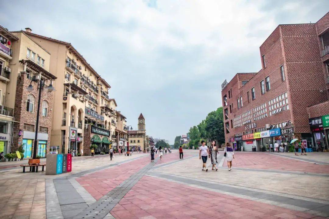 更别说还有正在建设的「龙湖·拉特芳斯天街「西永天街「奥特拉