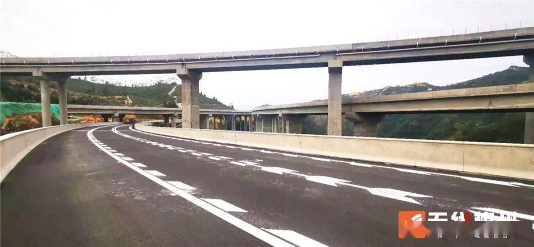 大潮高速公路:"山顶互通""高墩丛林"