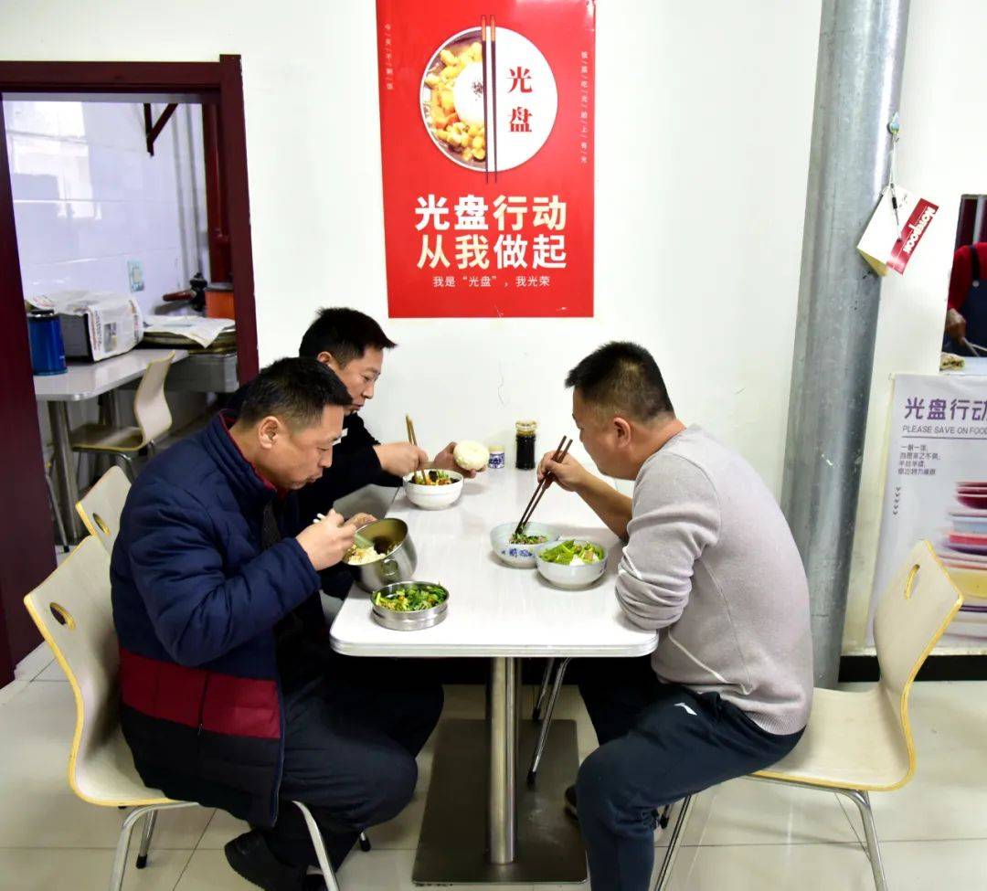 定州市生态环境局机关食堂制止餐饮浪费见闻