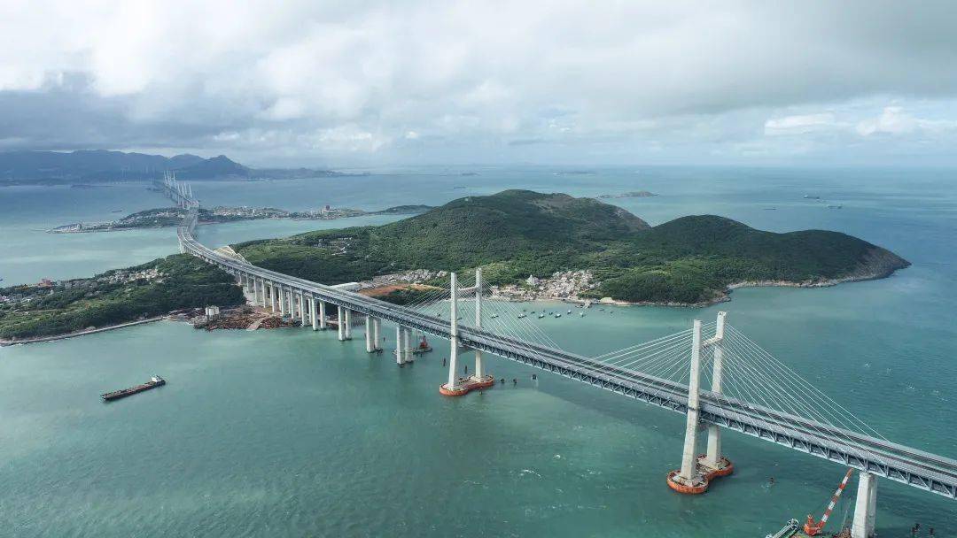 世界最长跨海峡公铁两用大桥平潭海峡公铁两用大桥开通运营