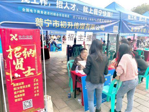 渠道拓展服装 21cf955df57e46cb8d2cba5d61092bb7.jpeg