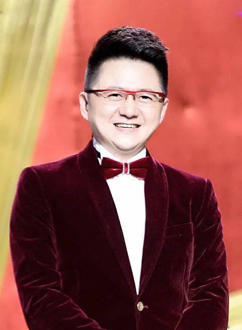 蔡金萍院长妈妈当天,孩子们熟悉的主持人金炜哥哥来到中福会儿艺剧院