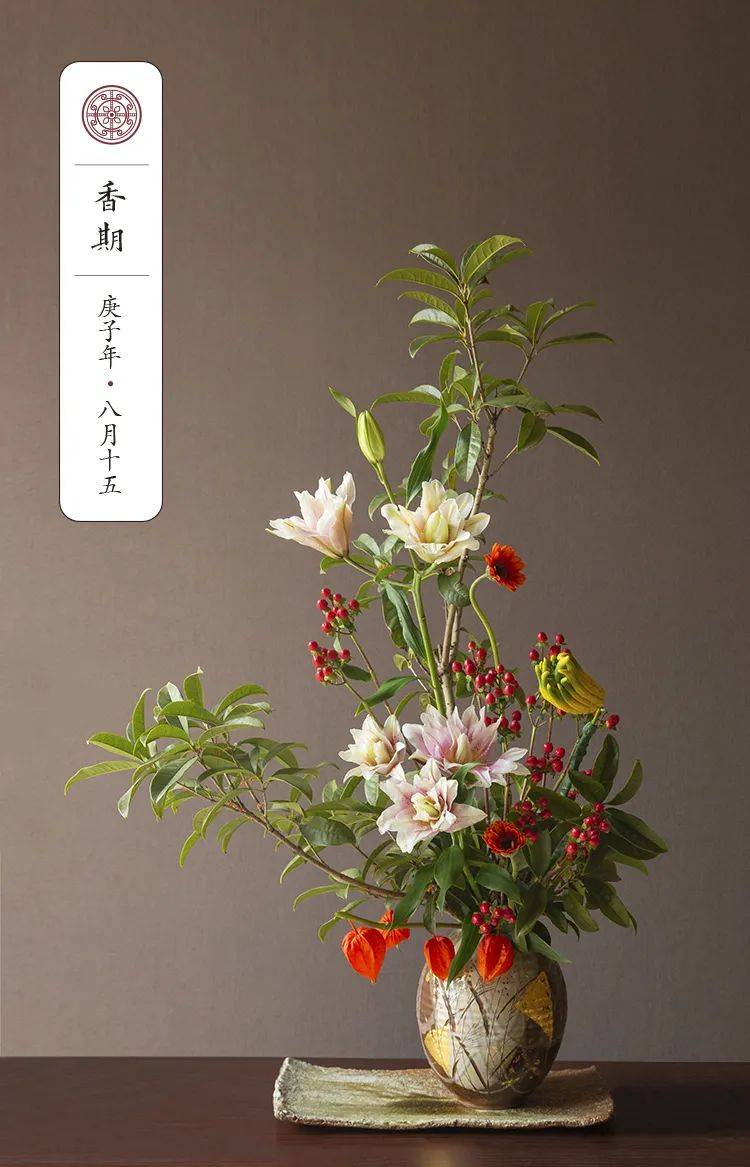 邀请专业花艺师配合寺院法师插花供佛,总计30