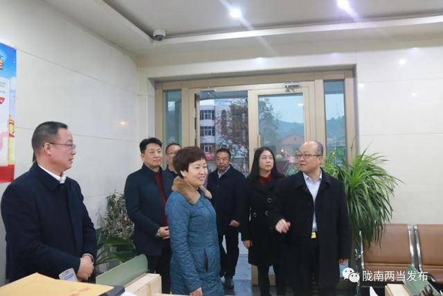 武冰先后来到县财政局,税务局,人行,甘行,工行,农