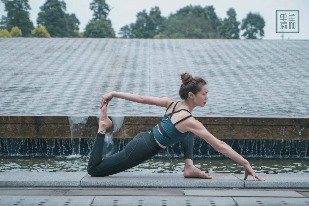 跳舞类热身运动 bd65d28aba084781aa7441dcfe6cef37.jpeg