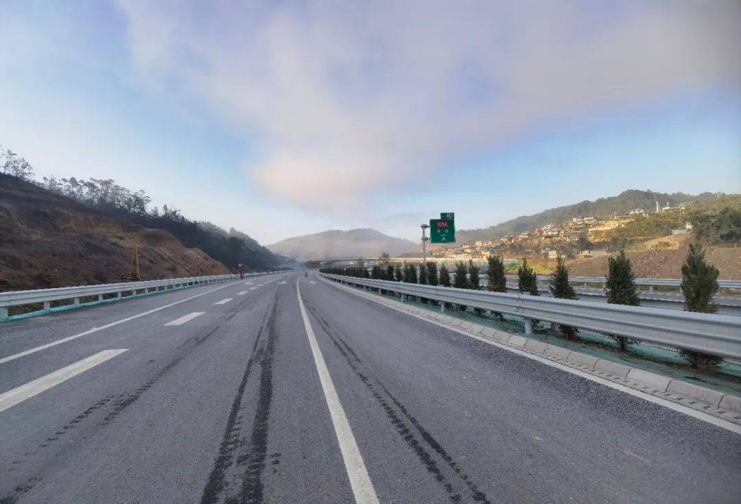 思茅至澜沧高速公路建成当前正在准备通车工作