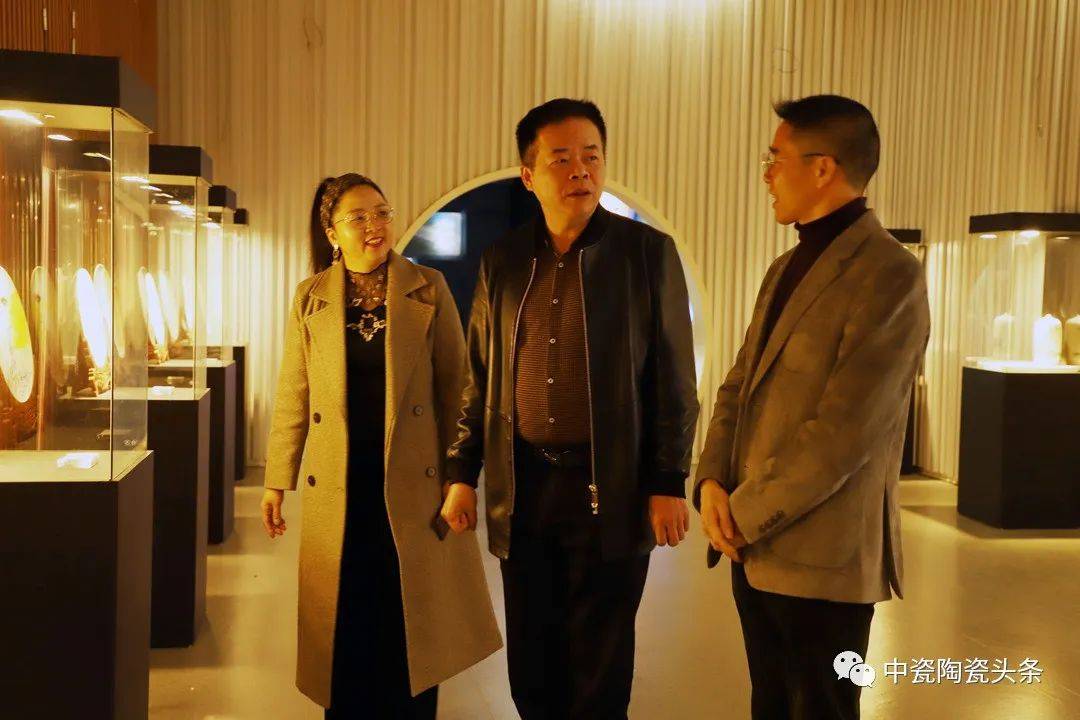 泉州工艺美术职业学院党委书记廖伏树这样形容梁双升与陈碧珍:"他们是