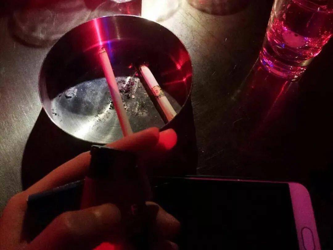 Bad girl / Chica mala by Venc design :: Behance, image size:1080x810