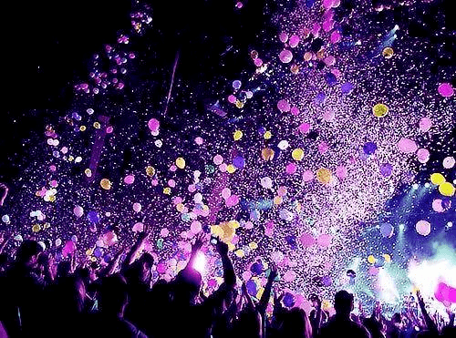 酷炫激光秀,狂欢音乐节,零点放飞气球雨. 东方影都陪你跨年夜狂欢!