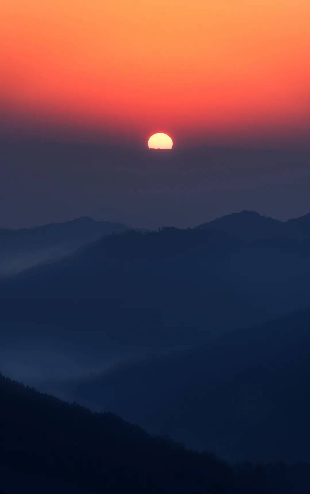 轻音乐《晨曦微露》唯美动听,轻柔飘逸