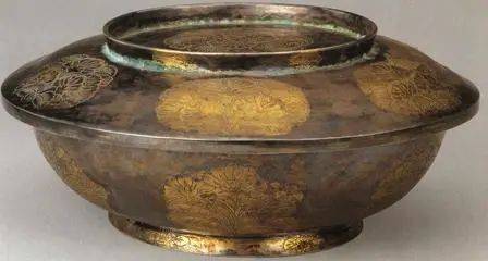 中国古董 唐代 青銅製 鎏金花口鉢 中国古董 唐代 青銅製 鎏金花口鉢 鎏金花口鉢