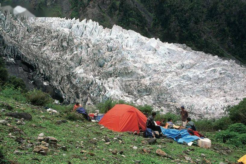 当时得到消息后立刻赶往明永村的还有在1991年梅里雪山山难中幸存的