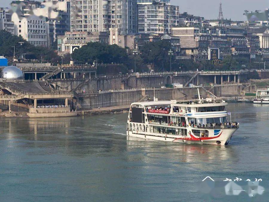 记者曾朗 摄 2021年第一天上午,长江宜宾号游轮驶离合江门码头,开启"