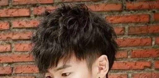 男生怎么自己烫头 b742d5035f524c54a9ec208b4736f299.jpeg