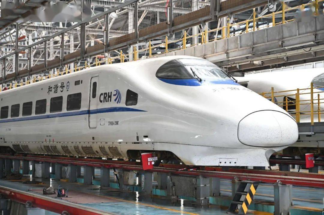 充电插座跑得快:crh380a型和谐号动车组南宁局集团公司目前共配属40组