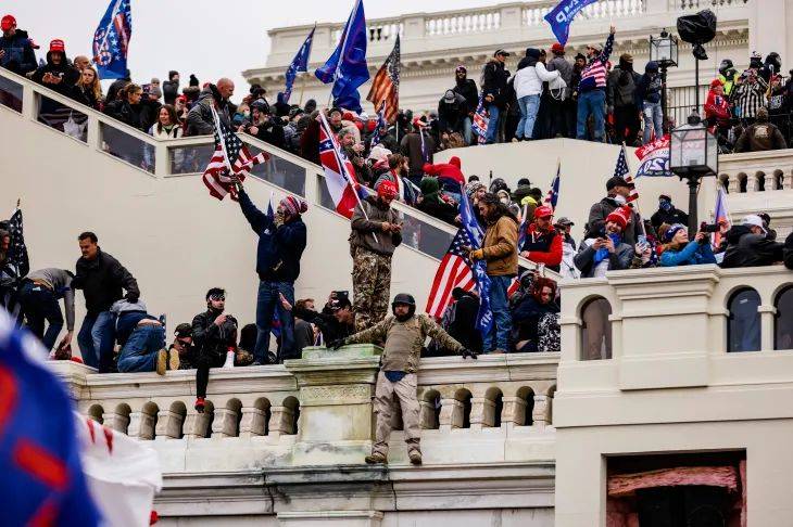 美国国会暴乱后,确认拜登当选总统!民主党将掌控参众两院!