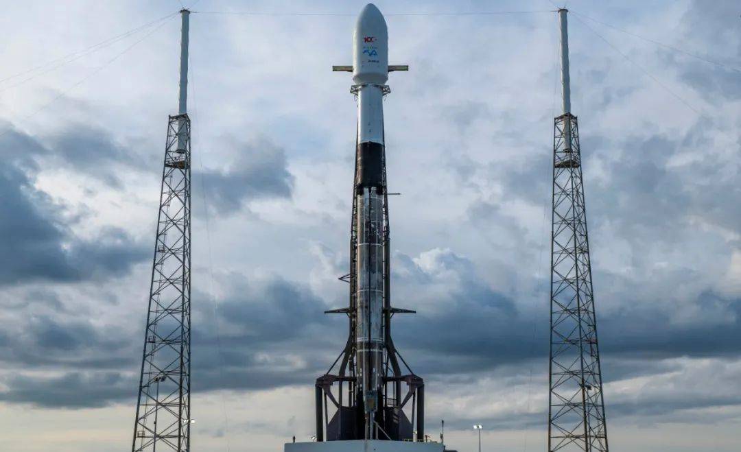 spacex新年首发成功猎鹰9号将turksat5a卫星送入太空