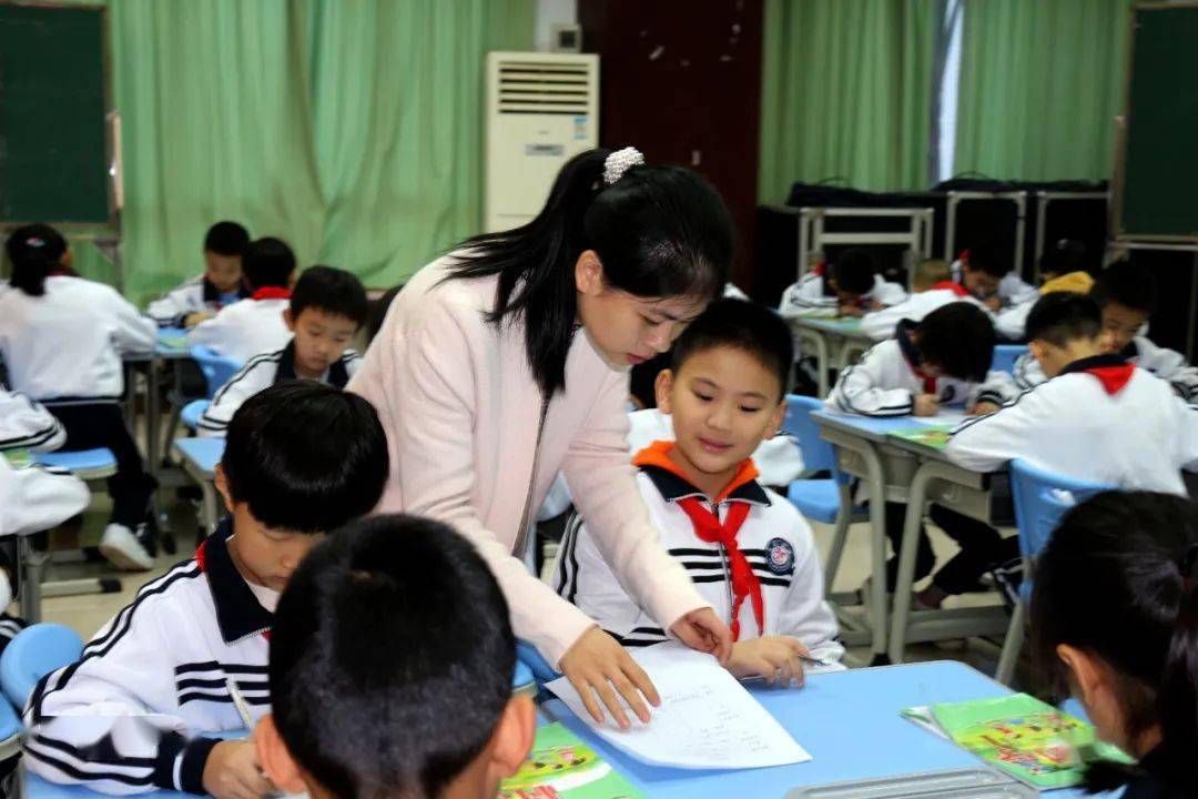 科学老师简介 4d299b06a6d34fd4ba0326d03e47442c.jpeg