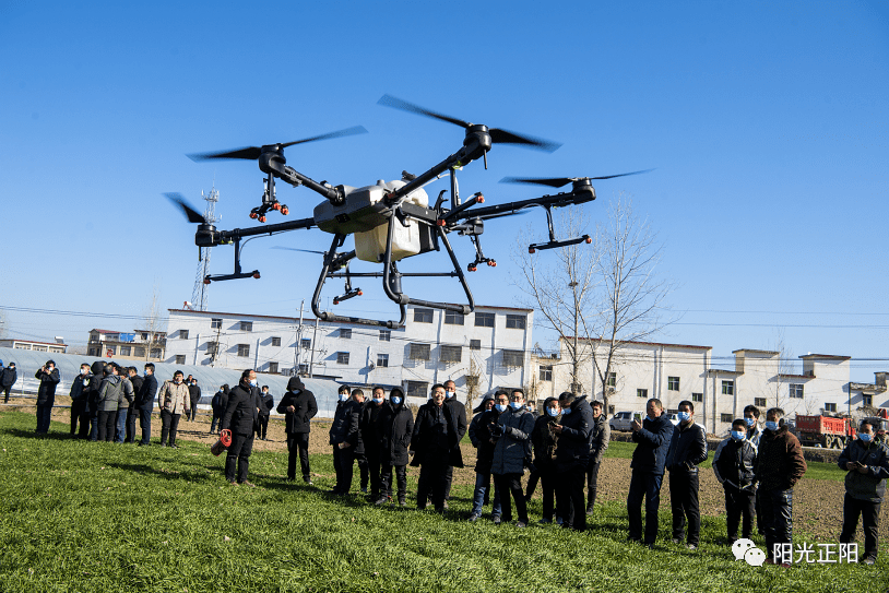 开云app官网下载-
【关注】大型新型飞机打药机在正阳县田间试验推广