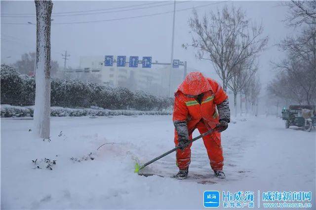 风雪中威海有这样一群逆行者