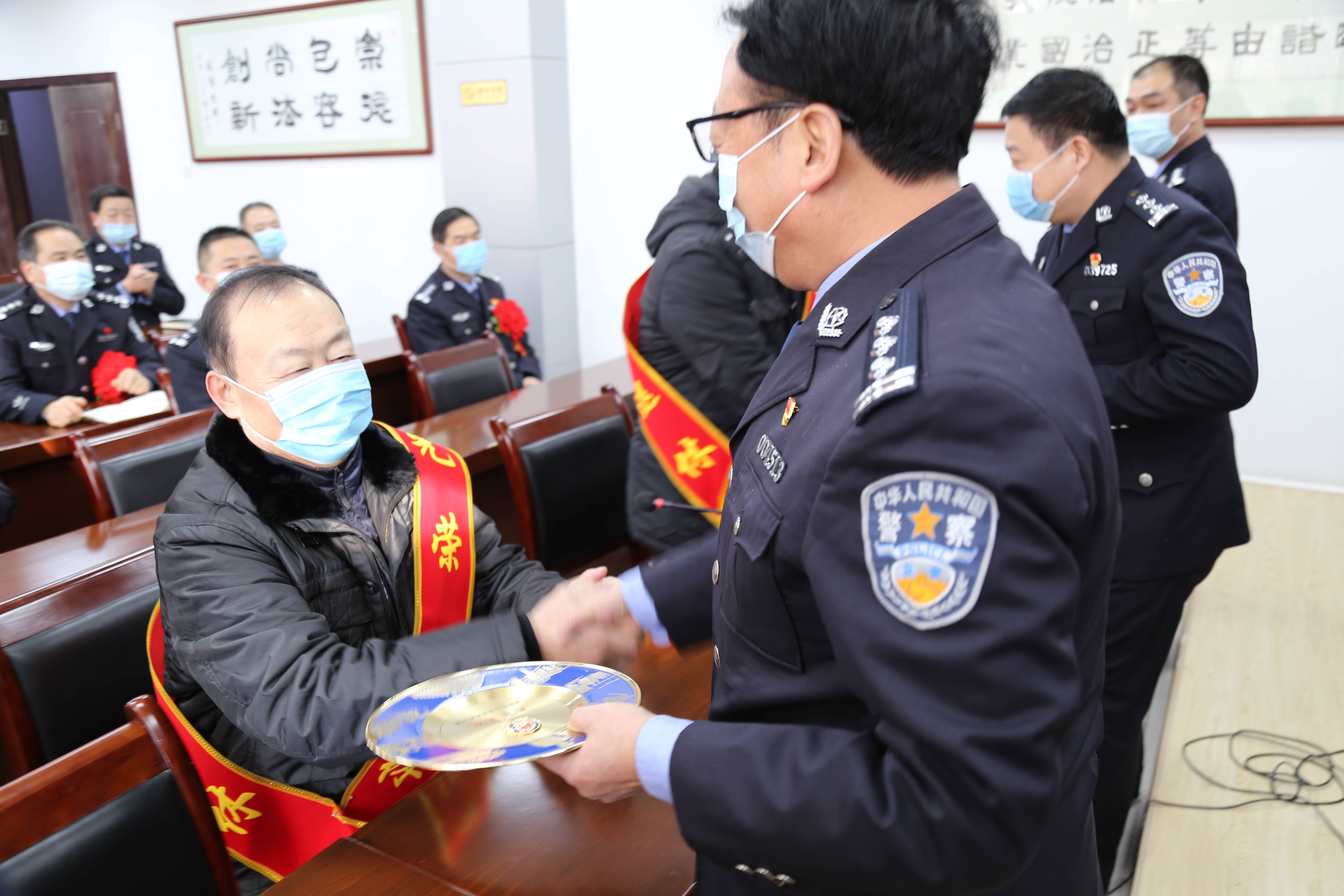 张荣 通讯员 张阳)为热烈庆祝首个"中国人民警察节,向多年来在公安