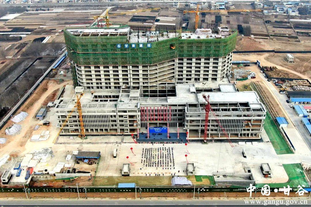 甘谷县人民医院迁建项目一期一标段顺利封顶