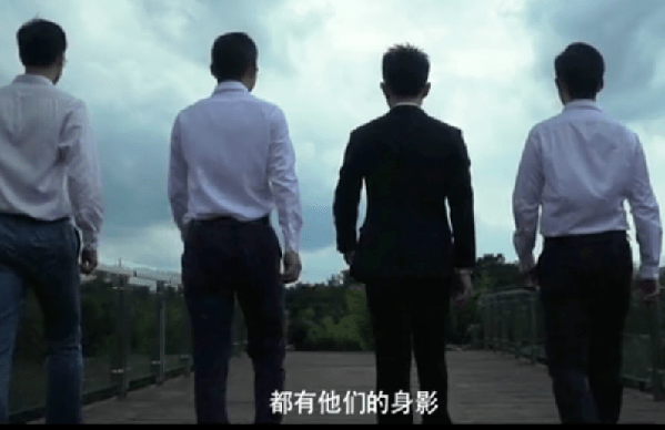 用背影守护你,“超级英雄”!