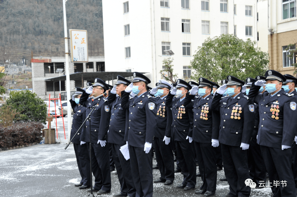 今天的头条留给毕节警察