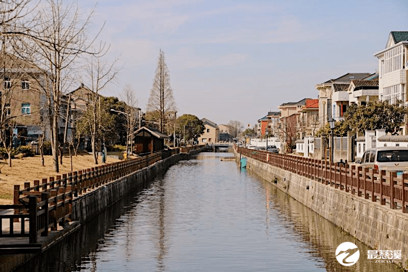 崇寿居中崇胜村,勤劳致富向前奔.