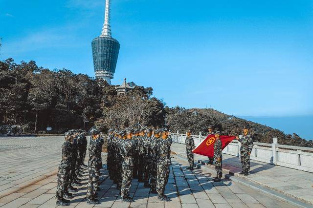 图中有日出和日落猜成语_和情侣看日出日落图片